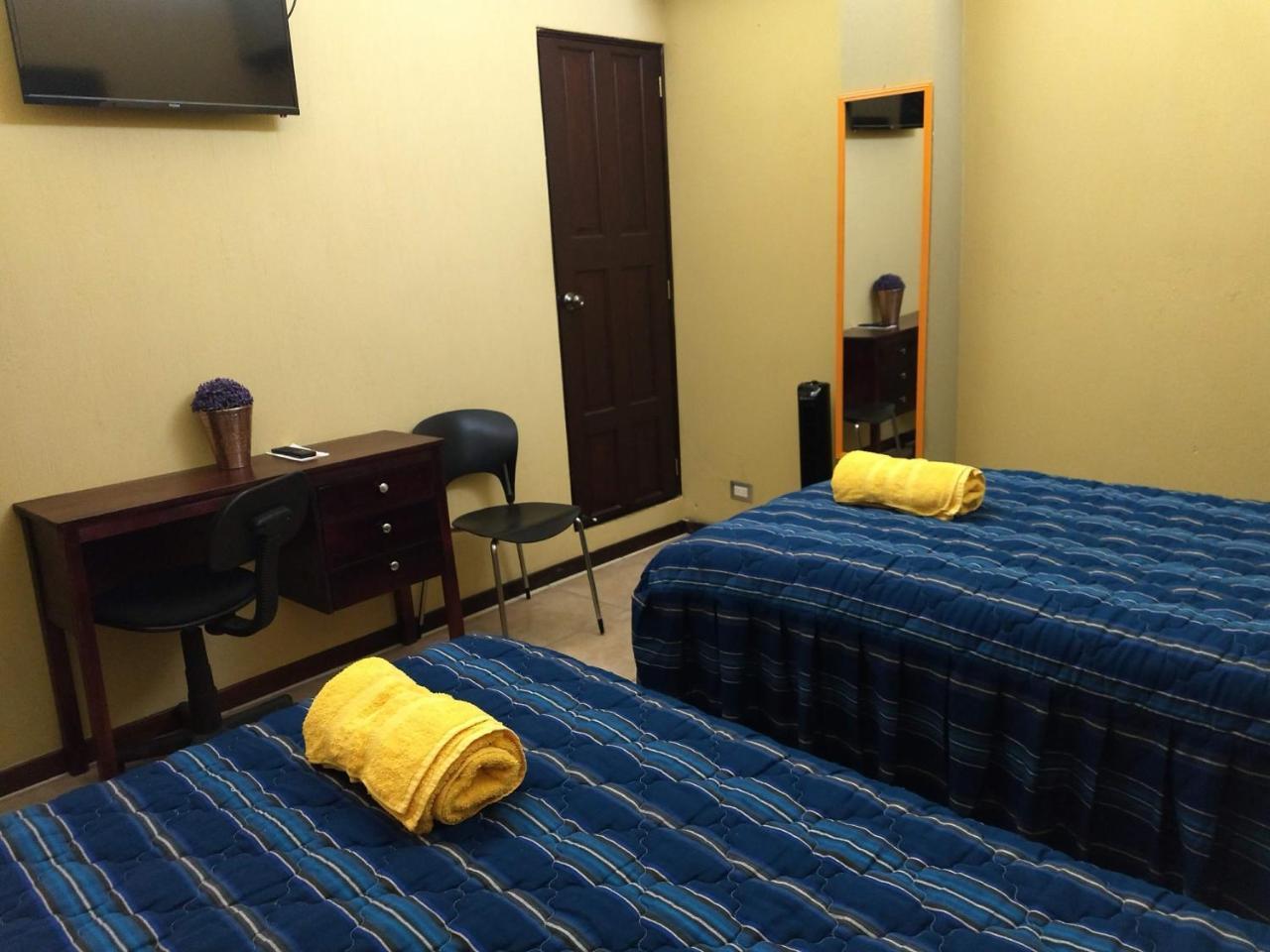 Give House Bed & Breakfast Guatemala City Exterior photo